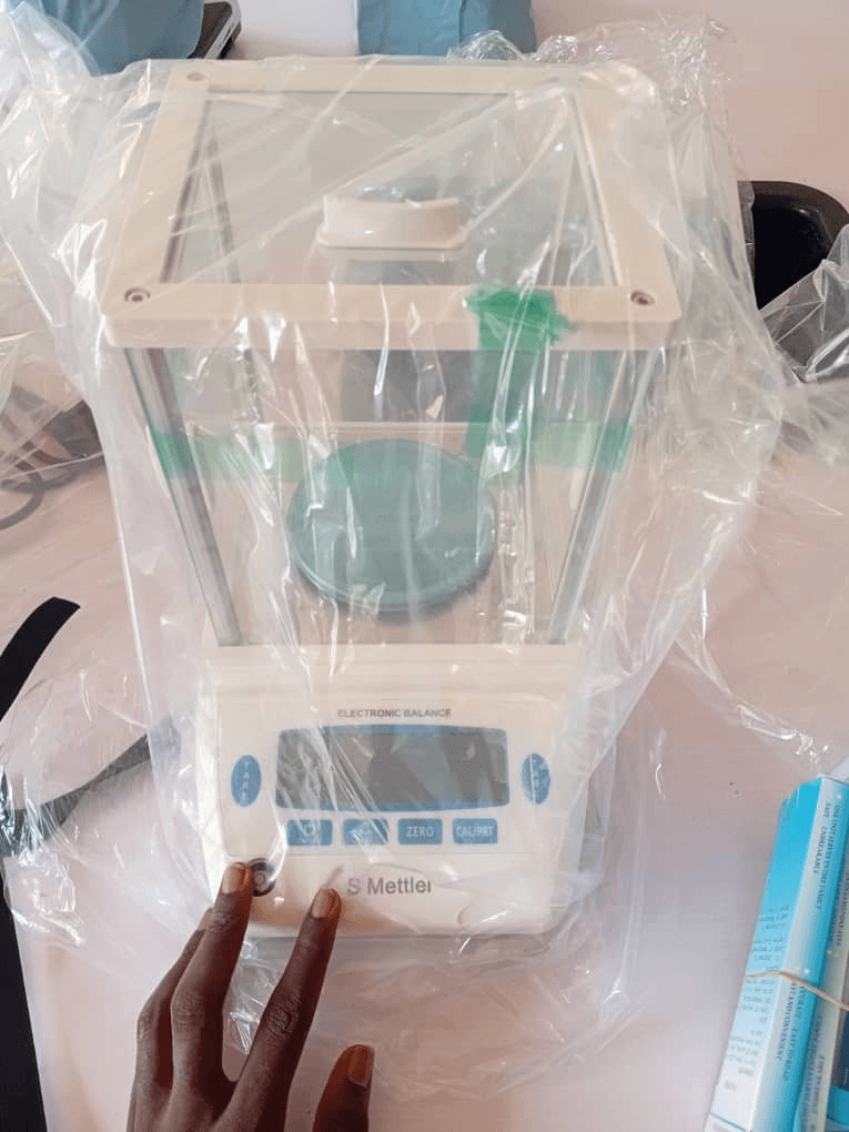 4-decimal-digital-analytical-balance